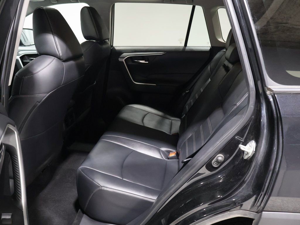 Used 2021 Toyota RAV4 XLE Premium image 19