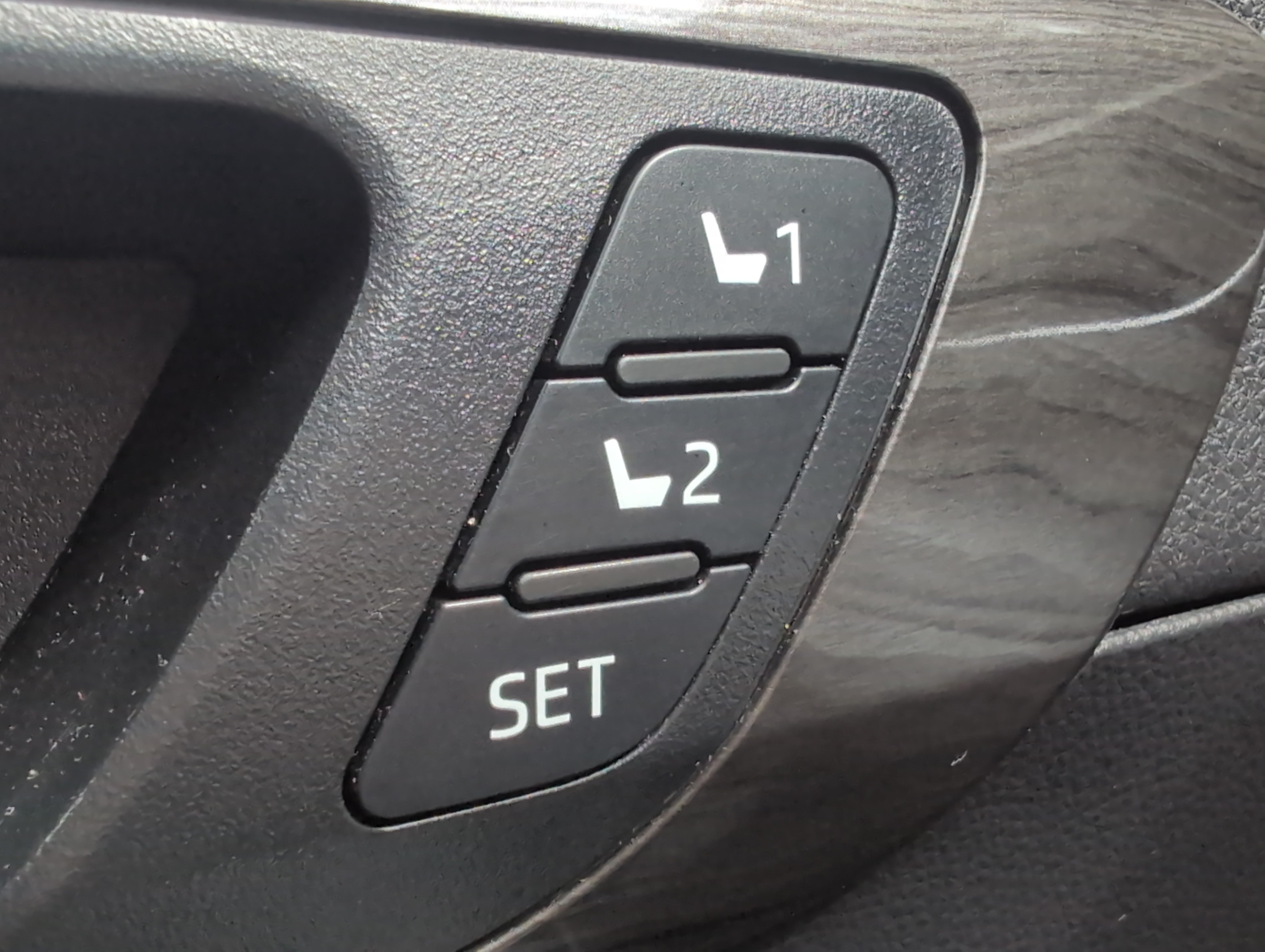 Used 2020 Toyota Highlander Limited FWD image 41