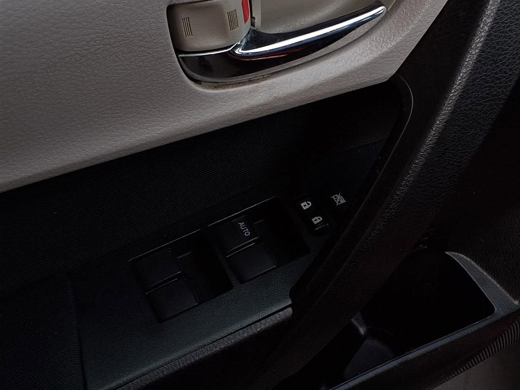 Used 2014 Toyota Corolla LE image 16
