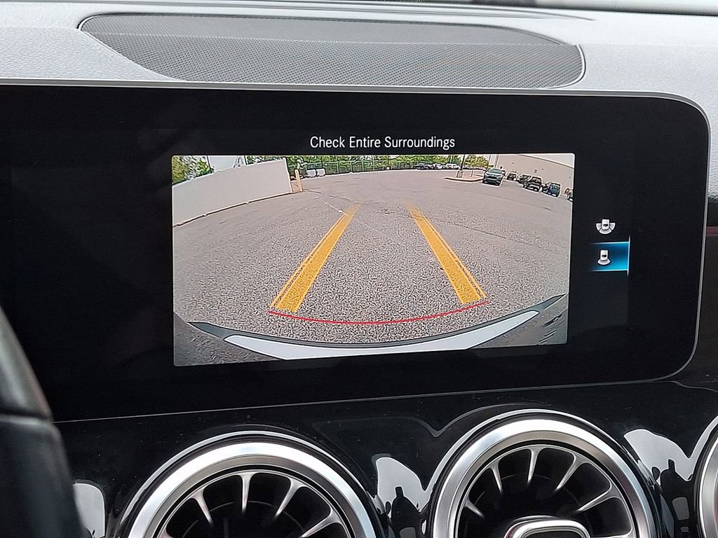 Used 2021 Mercedes-Benz GLB 250 4MATIC w/ Premium Package image 18