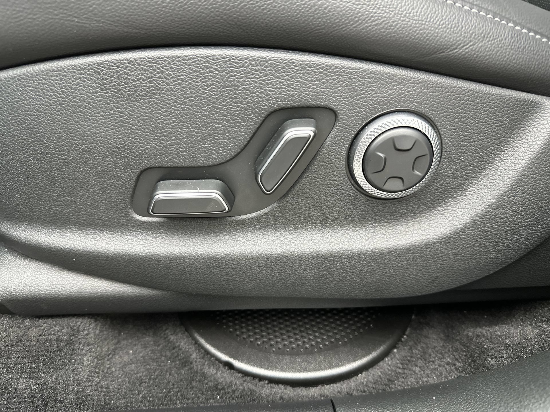 Certified 2026 Genesis GV80 2.5T Select AWD/4WD image 12