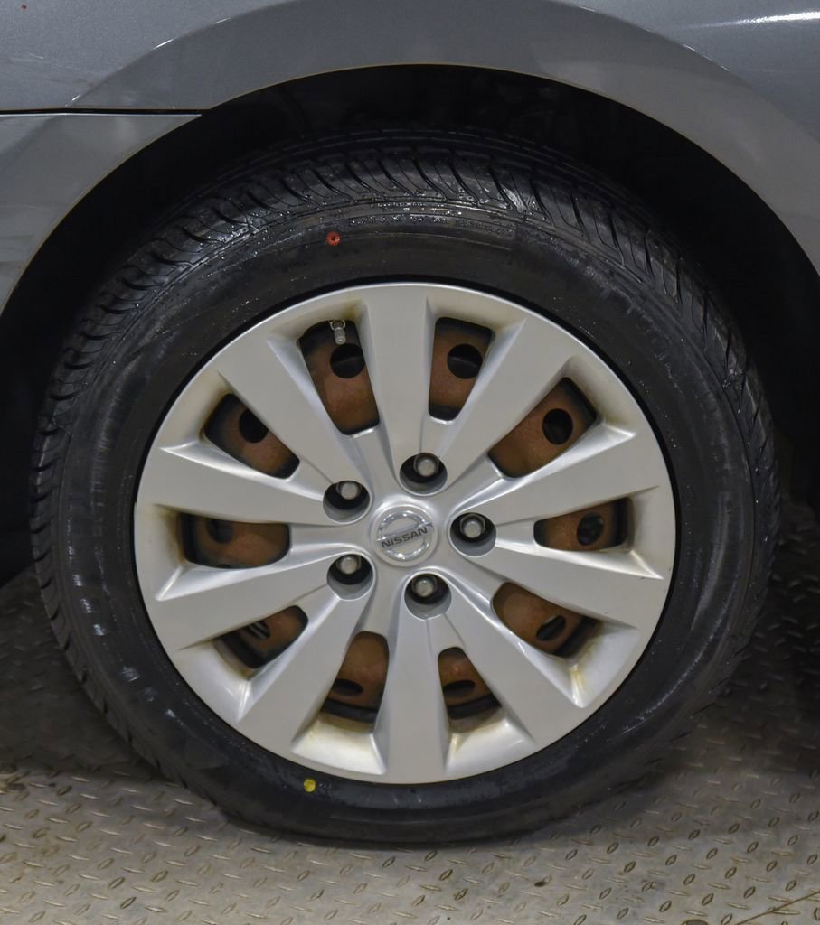 Used 2015 Nissan Sentra S image 10