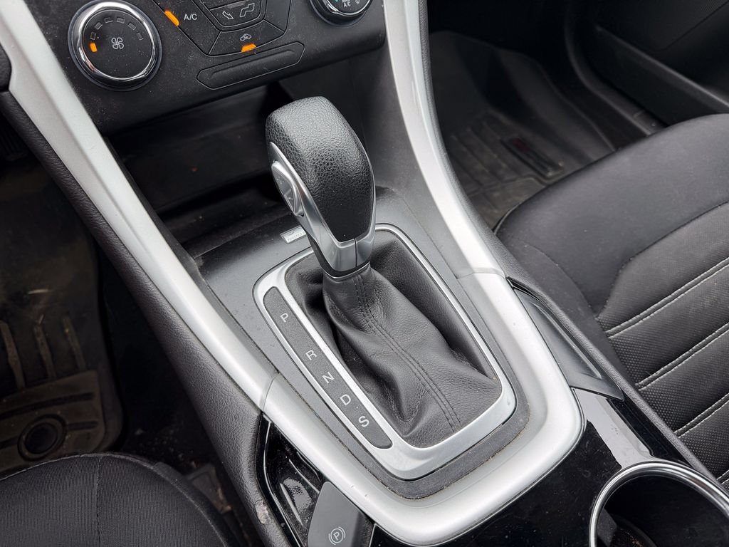 Used 2015 Ford Fusion SE FWD image 19