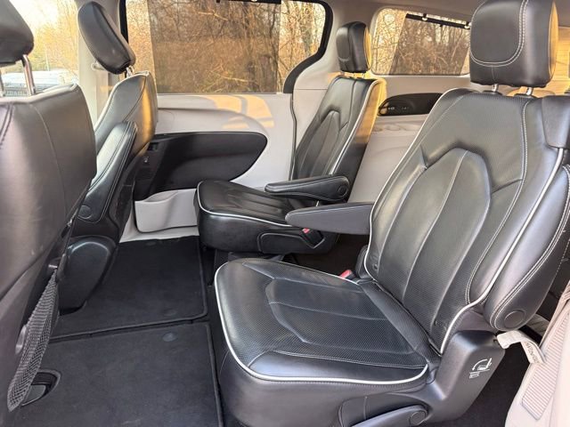 Used 2022 Chrysler Pacifica Limited image 8