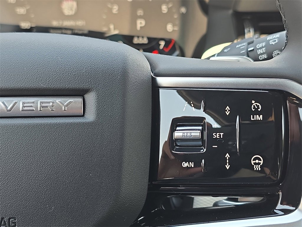 New 2025 Land Rover Discovery Sport Dynamic SE image 18