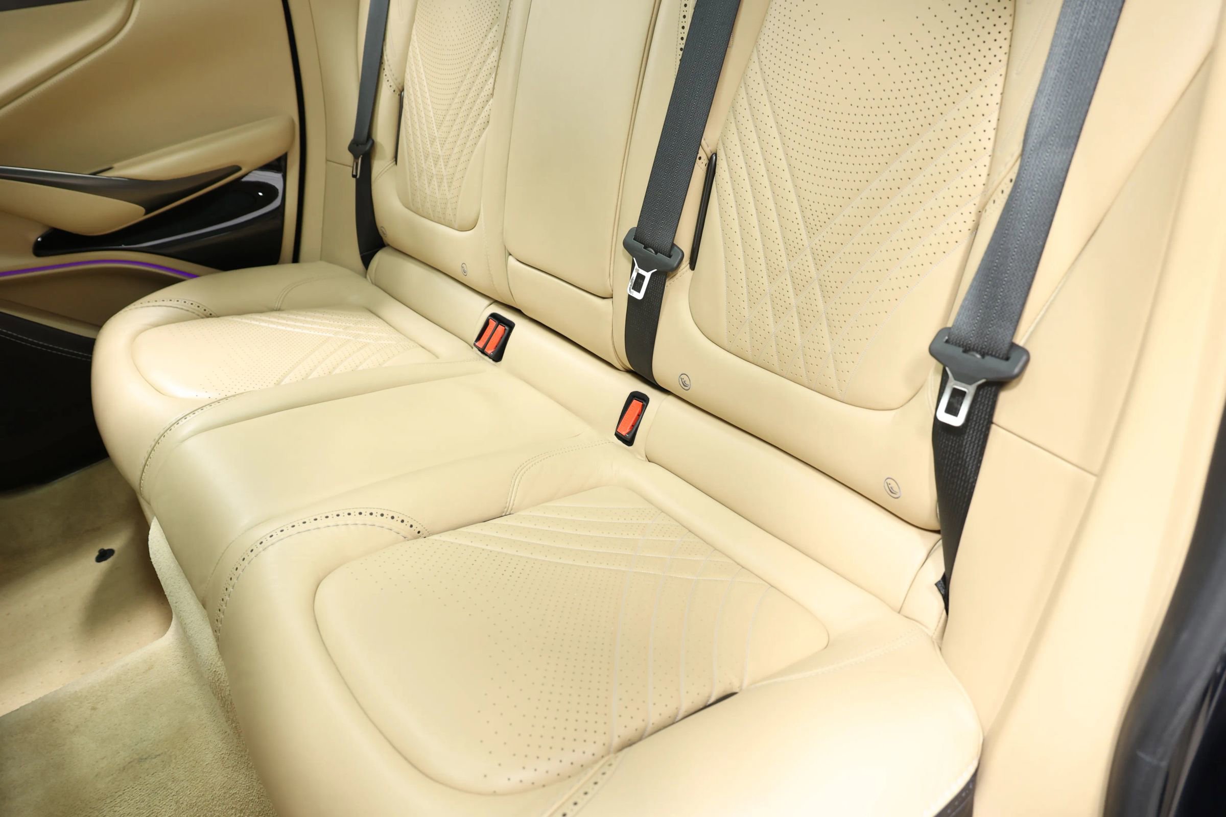 Used 2021 Aston Martin DBX image 56