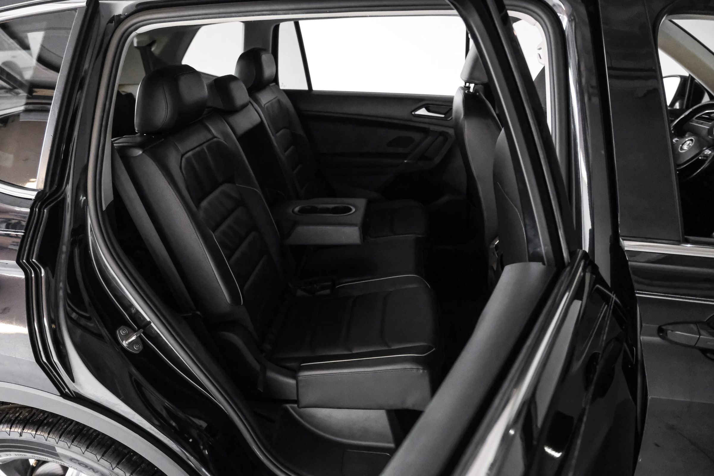 Used 2018 Volkswagen Tiguan SEL Premium image 29