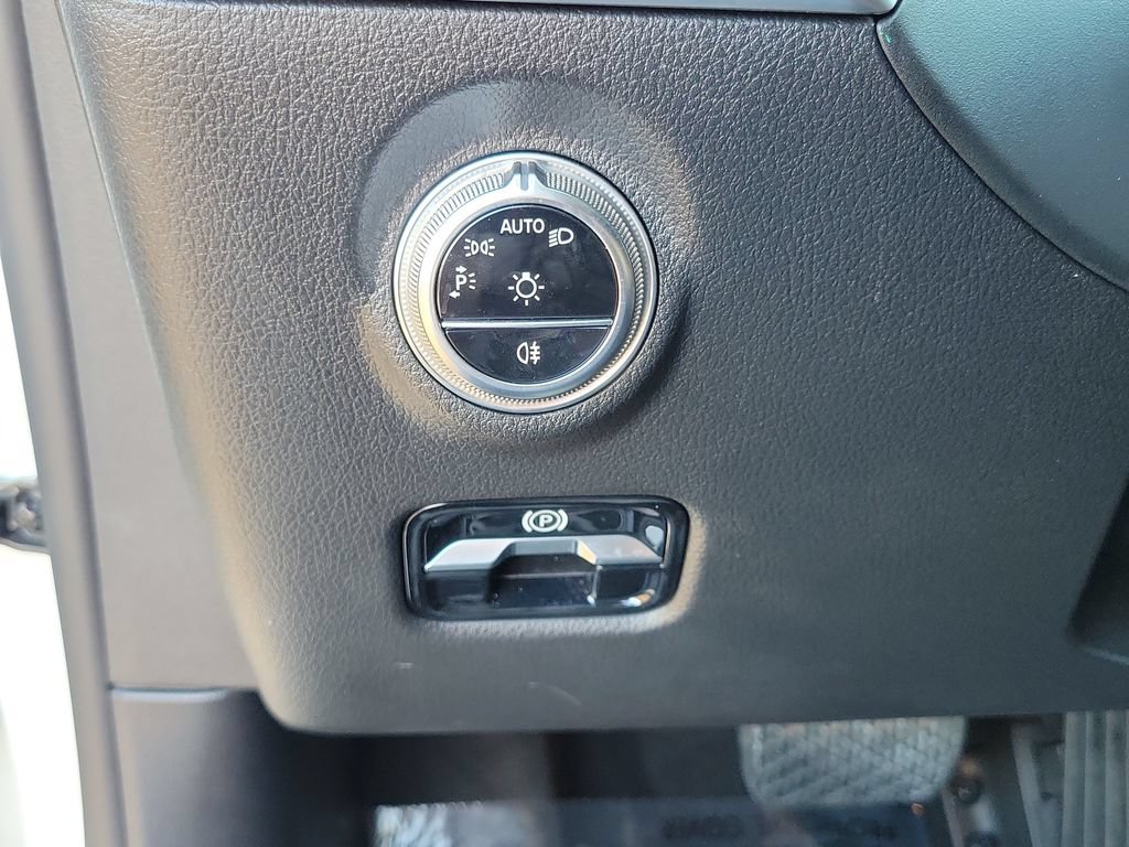 Used 2023 Mercedes-Benz C 300 Sedan image 27