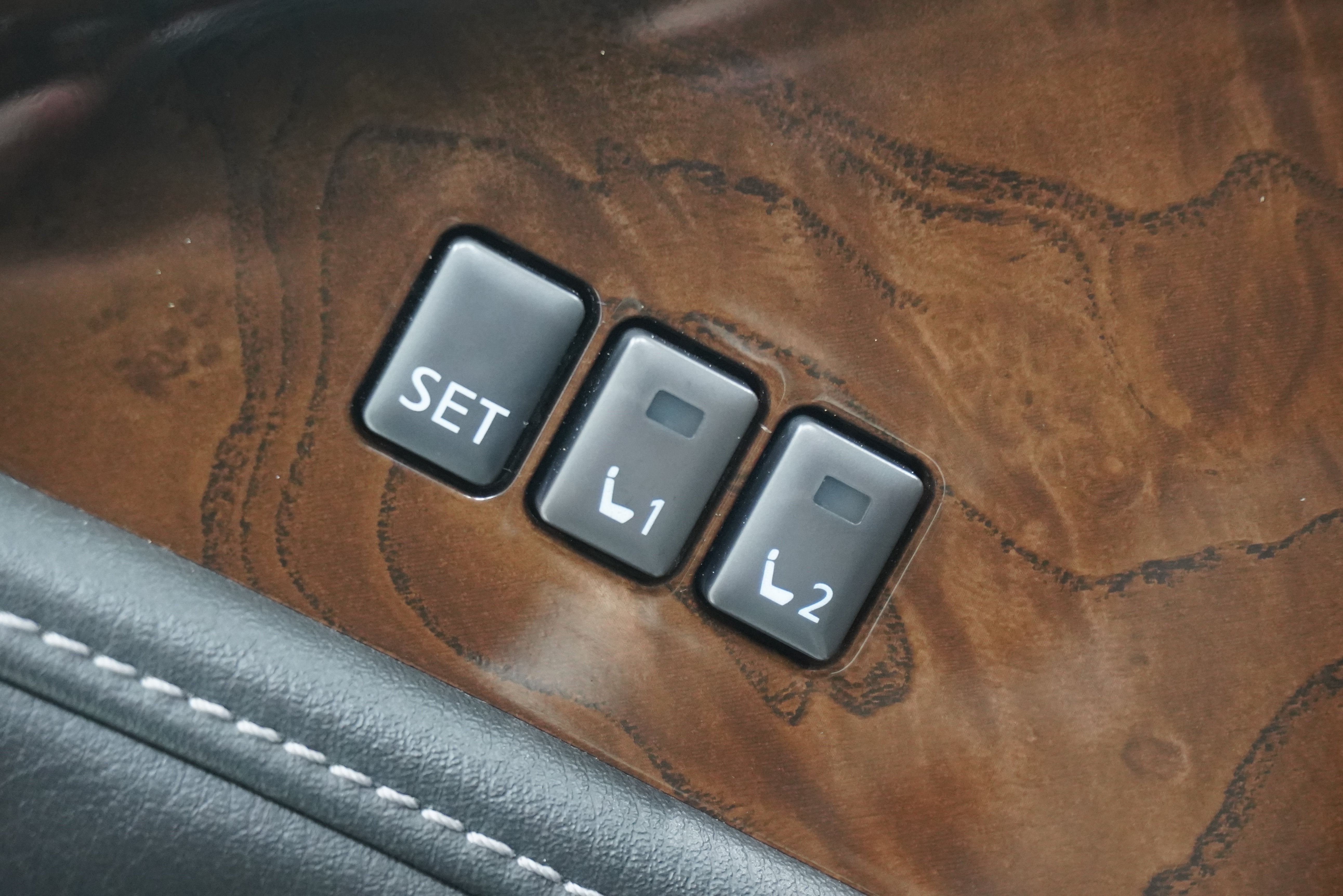 Used 2018 INFINITI QX80 2WD w/ Deluxe Technology Package image 17