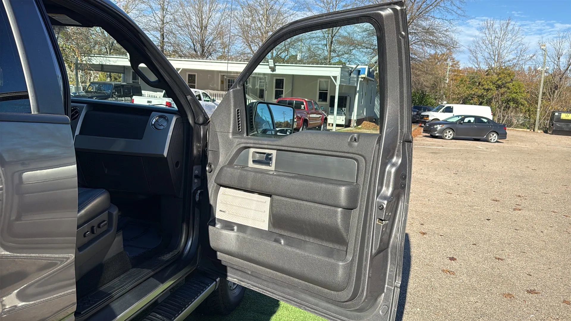 Used 2014 Ford F150 FX4 w/ Equipment Group 402A Luxury image 27