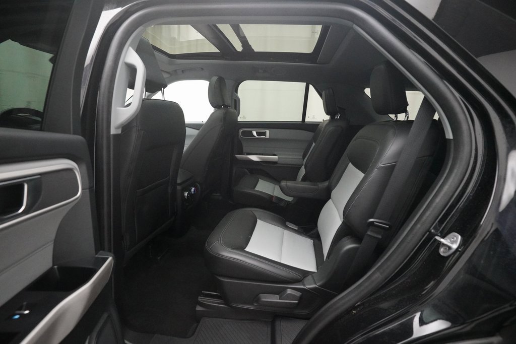 Used 2022 Ford Explorer XLT w/ Equipment Group 202A image 16