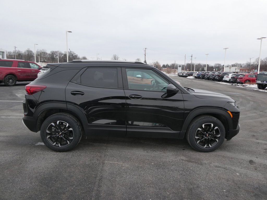 Used 2023 Chevrolet TrailBlazer LT image 2