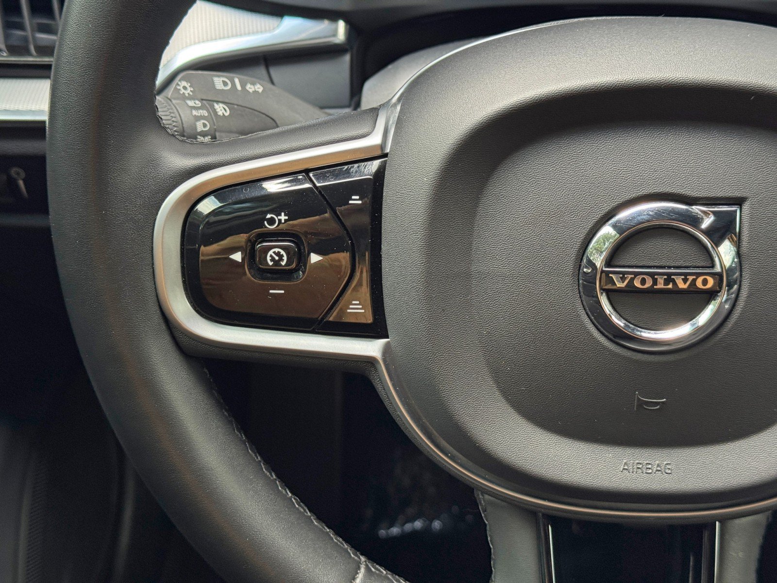 Used 2022 Volvo S60 B5 R-Design w/ Climate Package FWD image 20