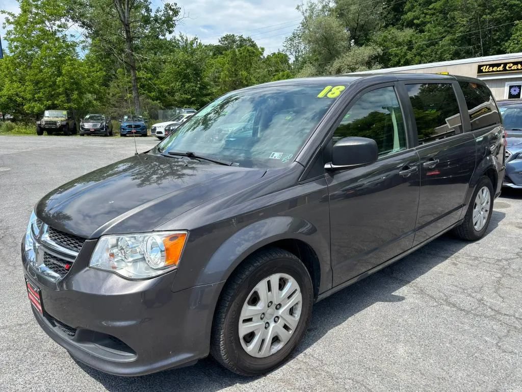 Used 2018 Dodge Grand Caravan SE w/ UConnect Hands-Free Group FWD image 4