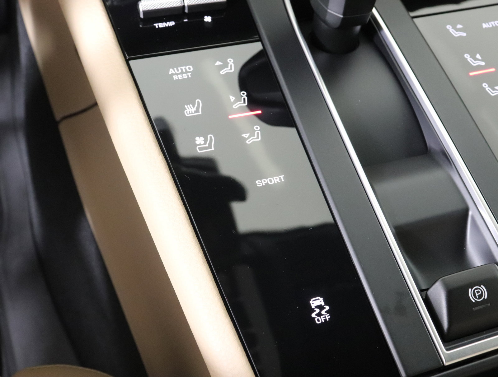 Used 2025 Porsche Macan image 31