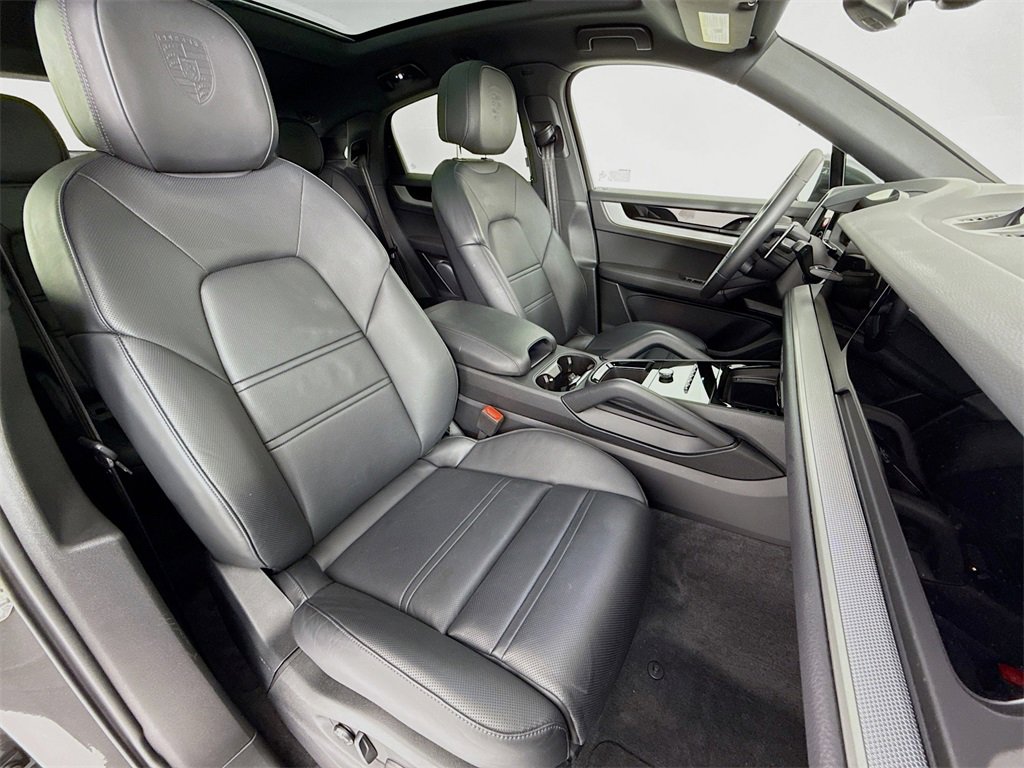 Certified 2025 Porsche Cayenne Coupe image 30
