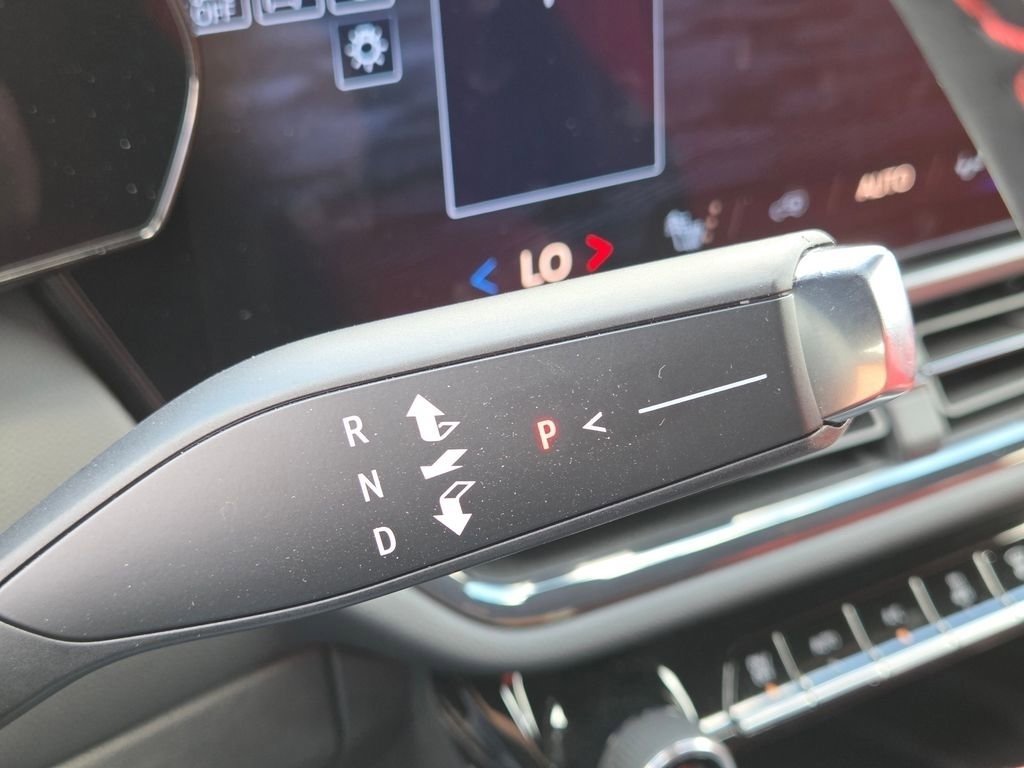 Used 2025 Chevrolet Equinox EV RS FWD image 36