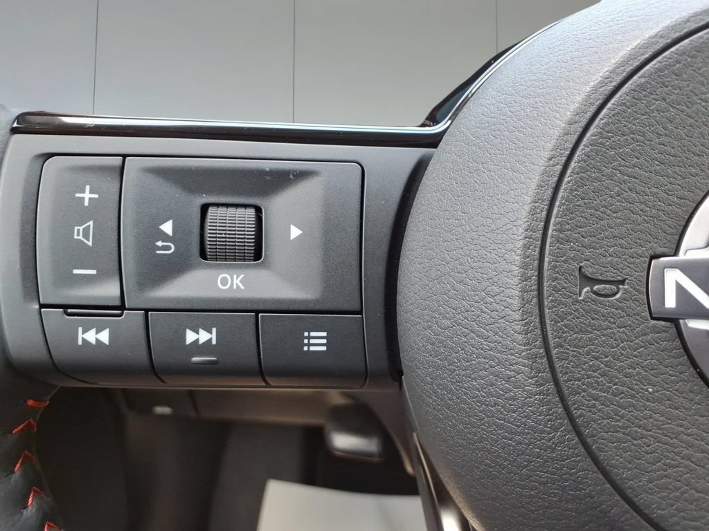 New 2025 Nissan Kicks SR w/ Illumination Package AWD/4WD image 17