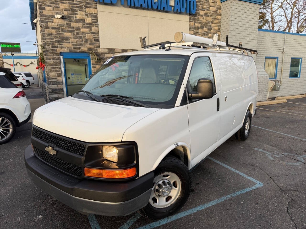 Used 2014 Chevrolet Express 2500 RWD image 1