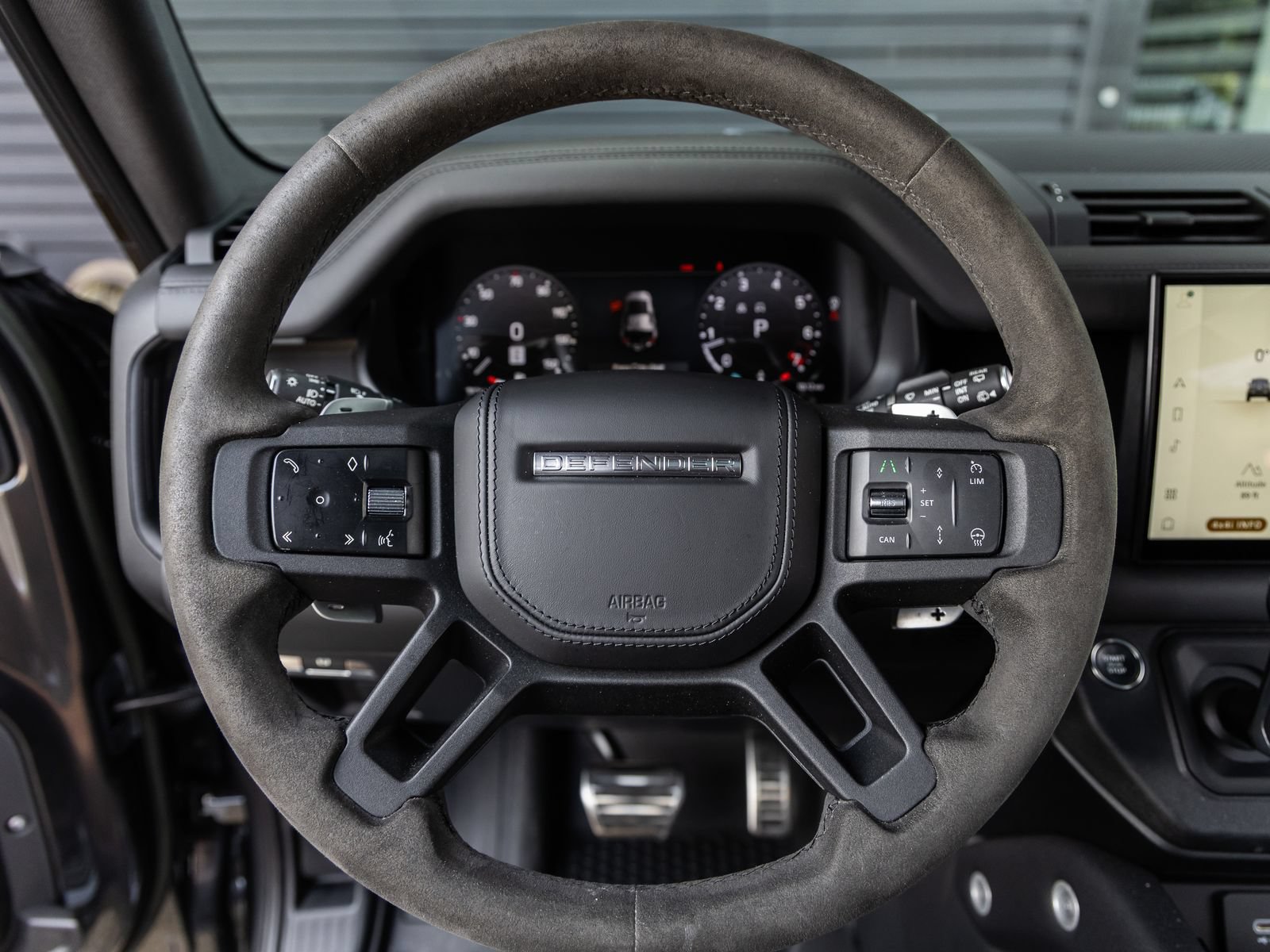 Used 2023 Land Rover Defender 110 V8 AWD/4WD image 24