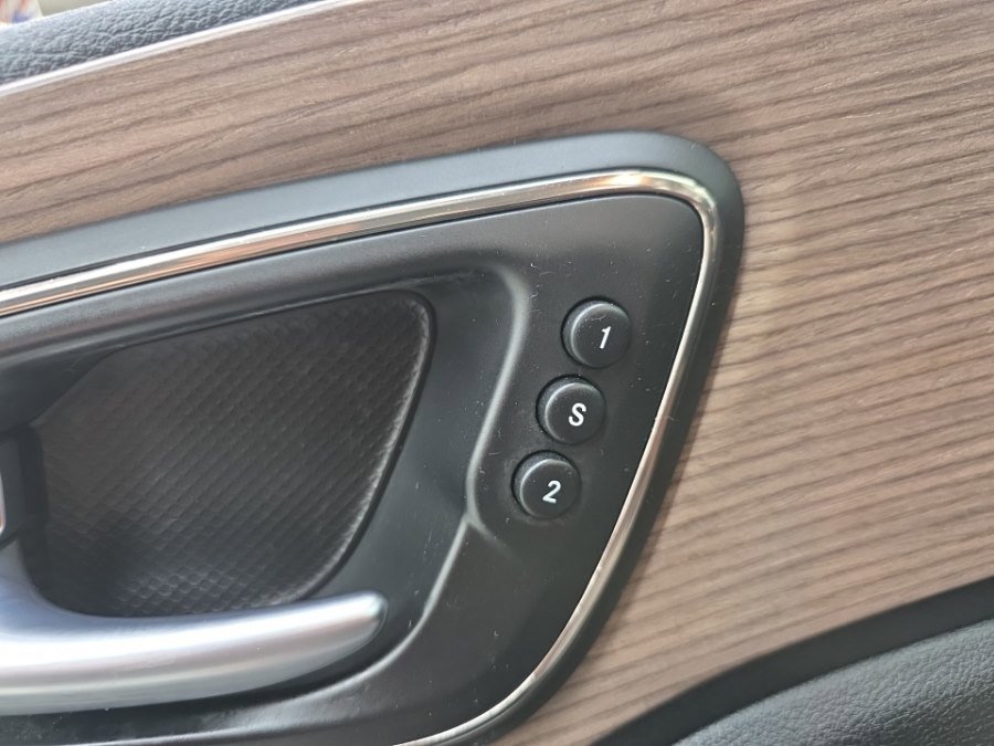 Used 2015 Chrysler 200 C w/ Navigation & Sound Group I image 28