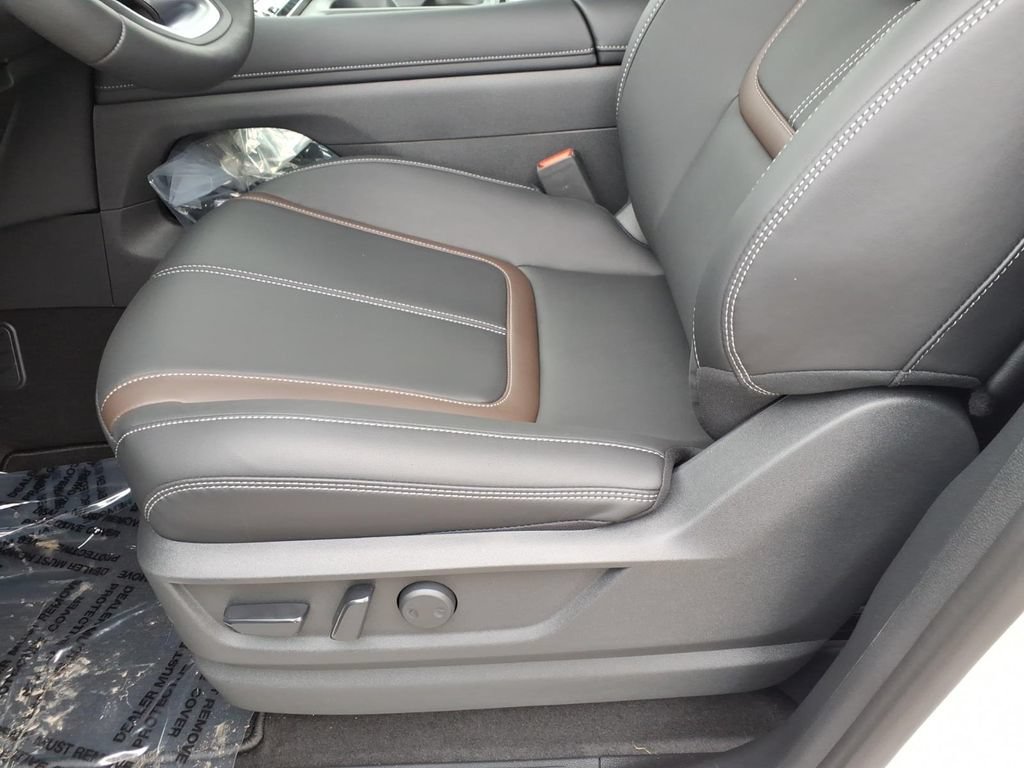 New 2026 Nissan Armada SL w/ Captain's Chari Seat Package AWD/4WD image 17
