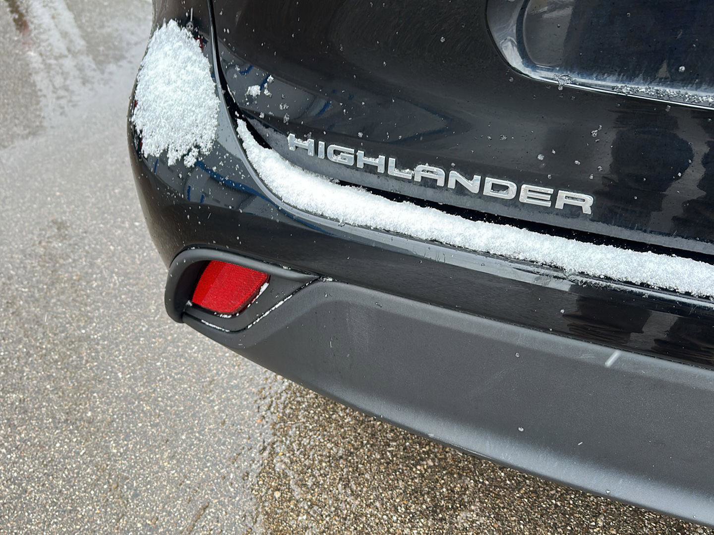 Used 2023 Toyota Highlander LE image 5