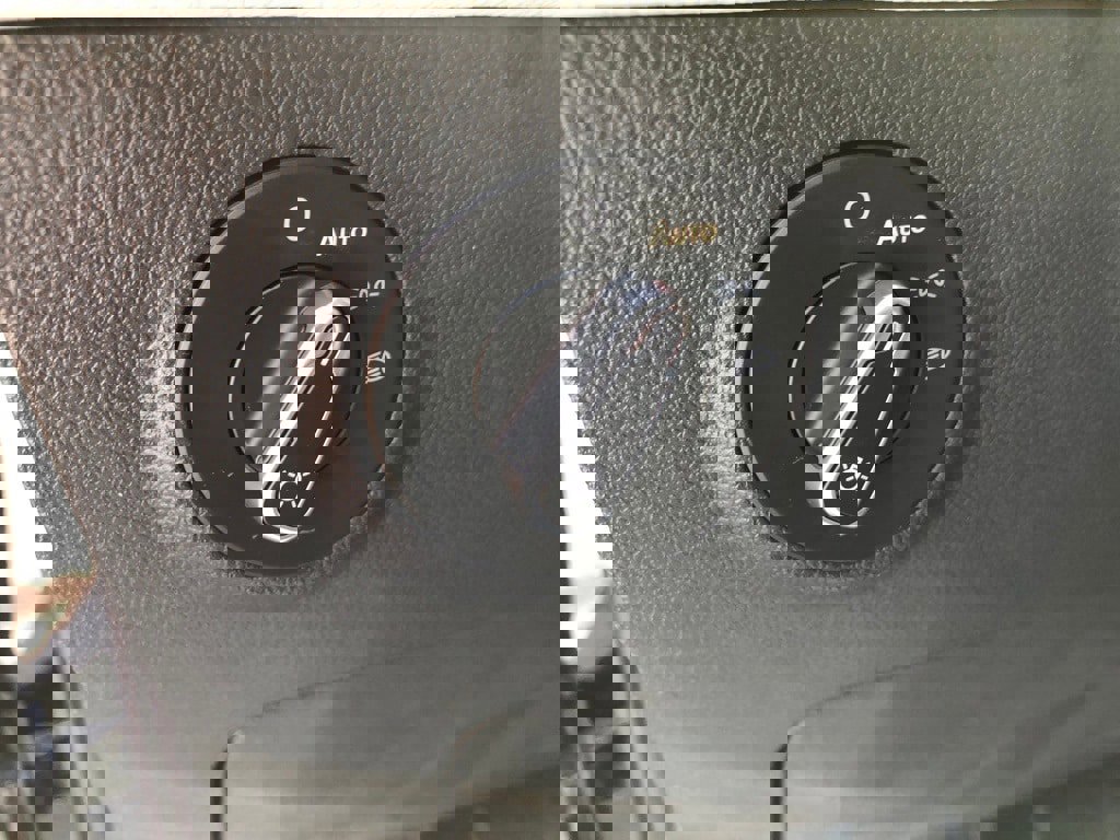 New 2025 Volkswagen Taos SEL image 13