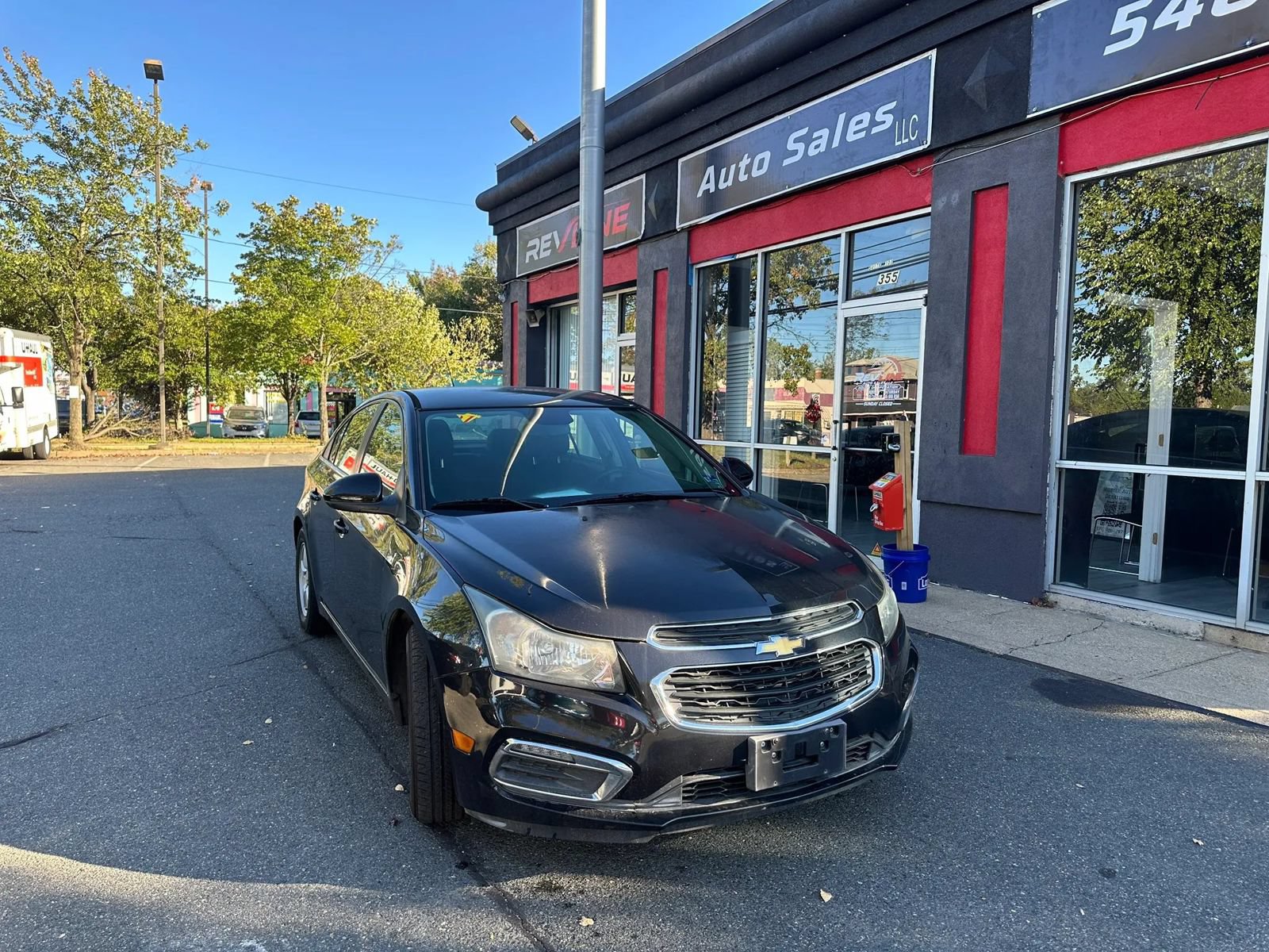 Used 2015 Chevrolet Cruze LT w/ Technology Package FWD image 1