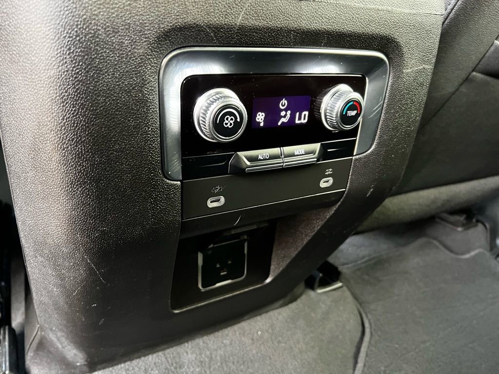 Used 2023 GMC Yukon SLT image 39