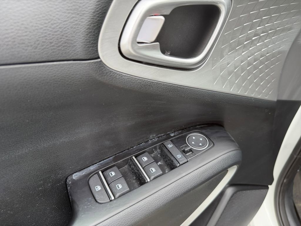 Certified 2023 Kia Soul LX w/ LX Technology Package FWD image 11