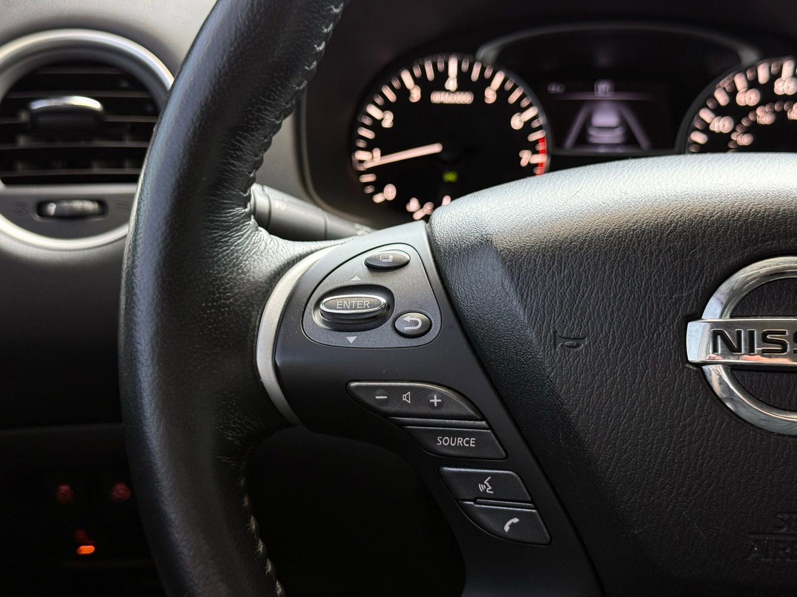 Used 2019 Nissan Pathfinder SL image 35