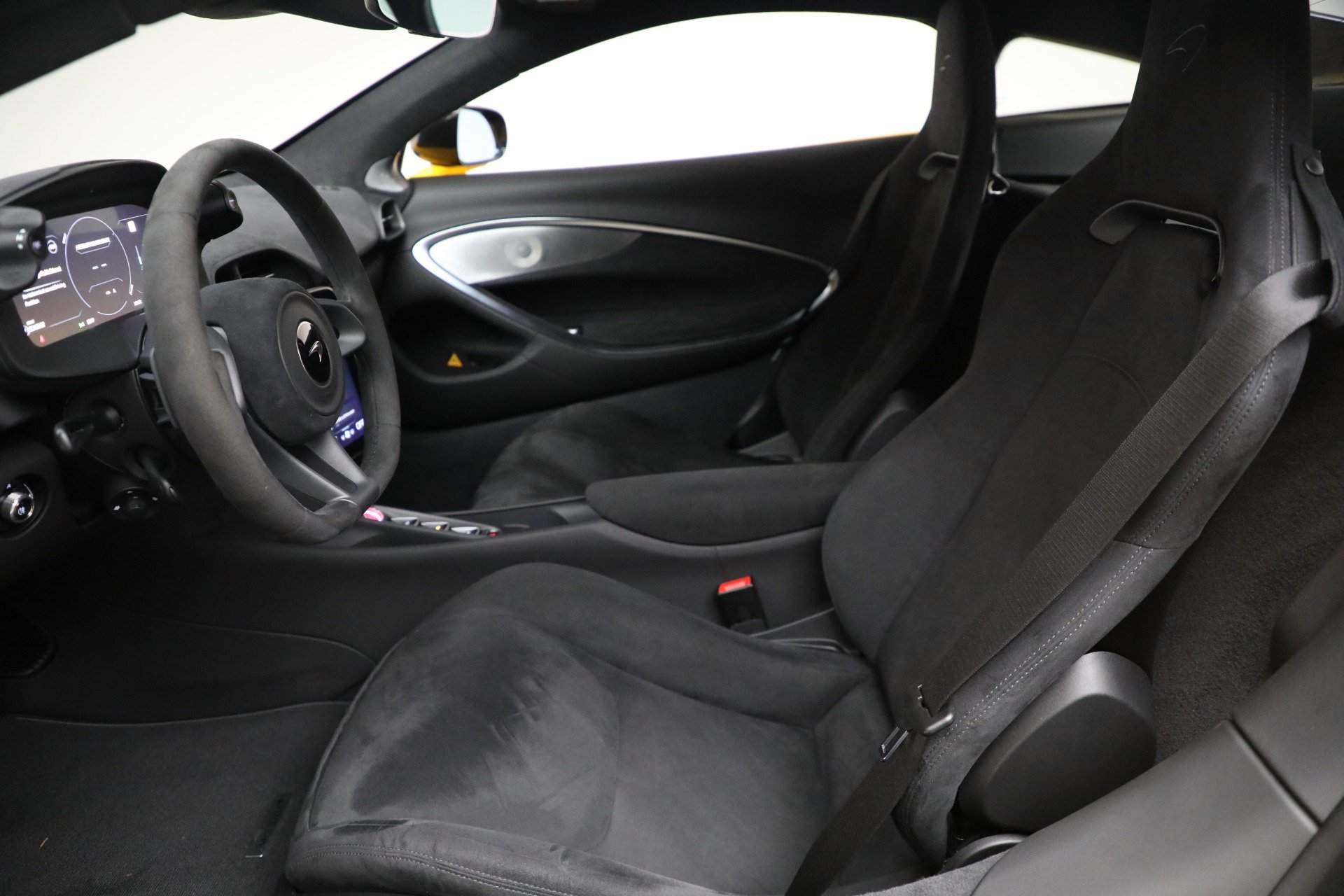 Used 2024 McLaren Artura image 22