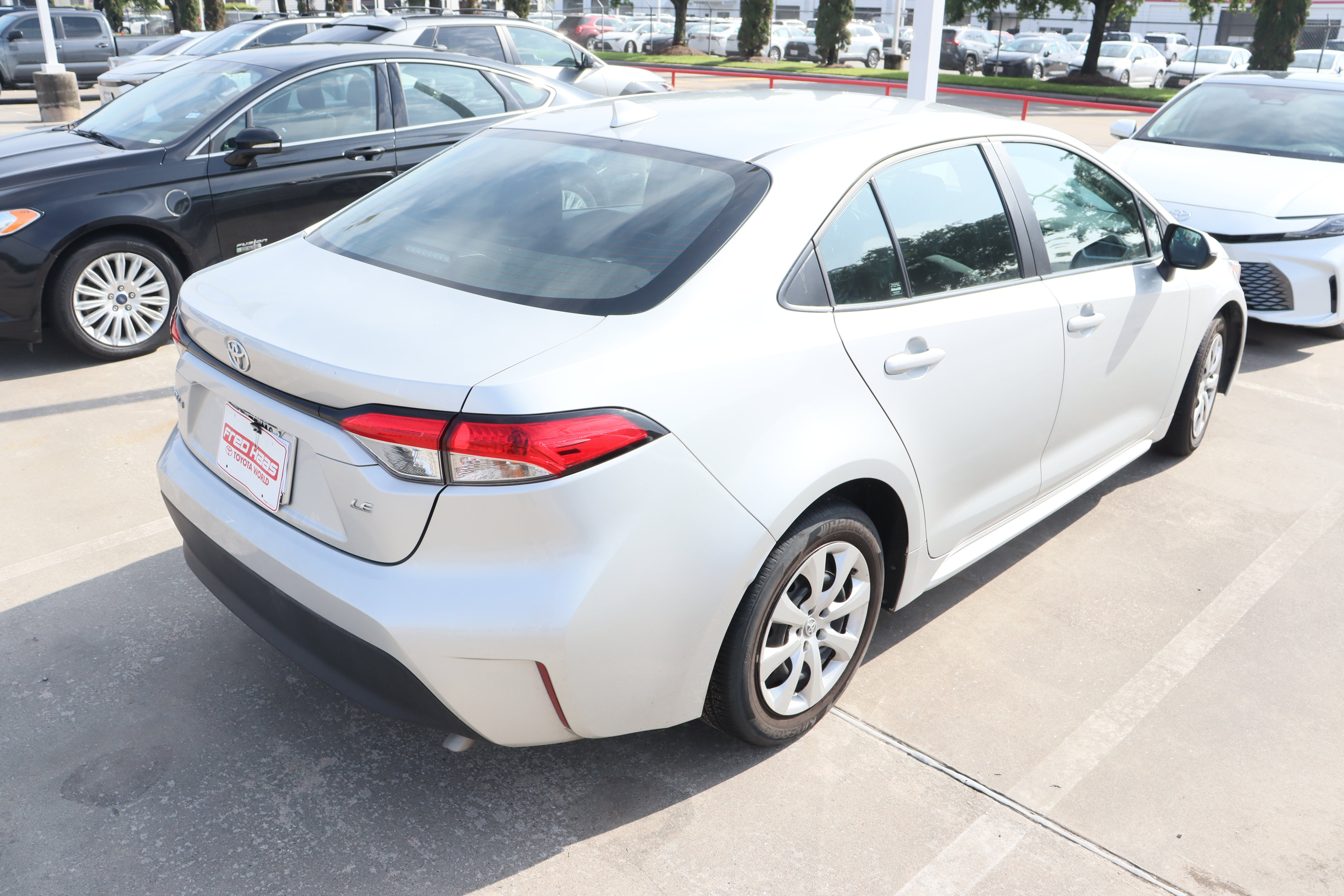 Used 2025 Toyota Corolla LE FWD image 11