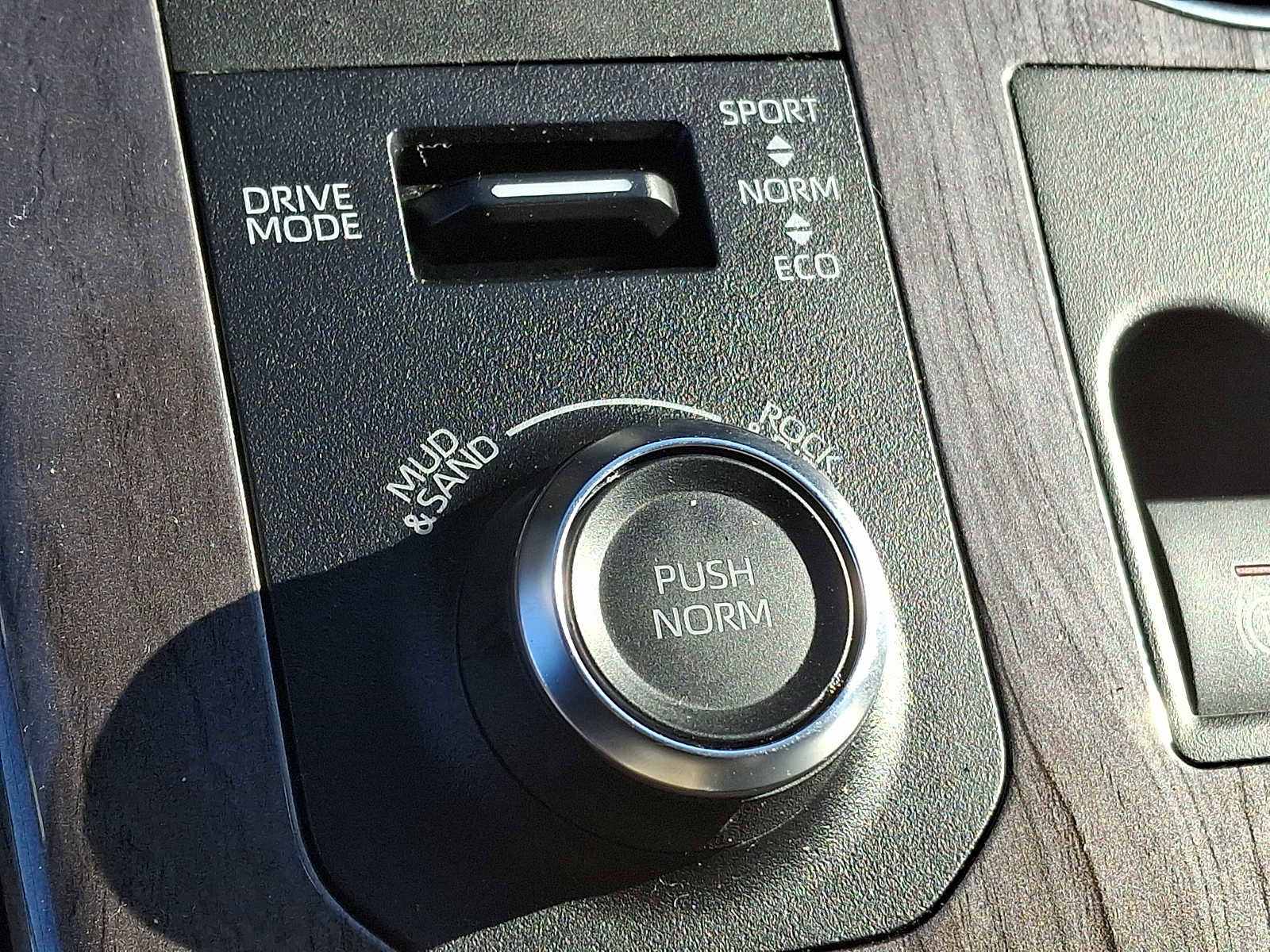 Used 2024 Toyota Highlander Limited image 24