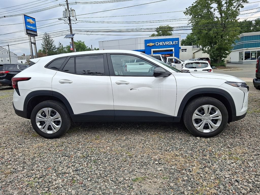 Used 2024 Chevrolet Trax LS FWD image 9