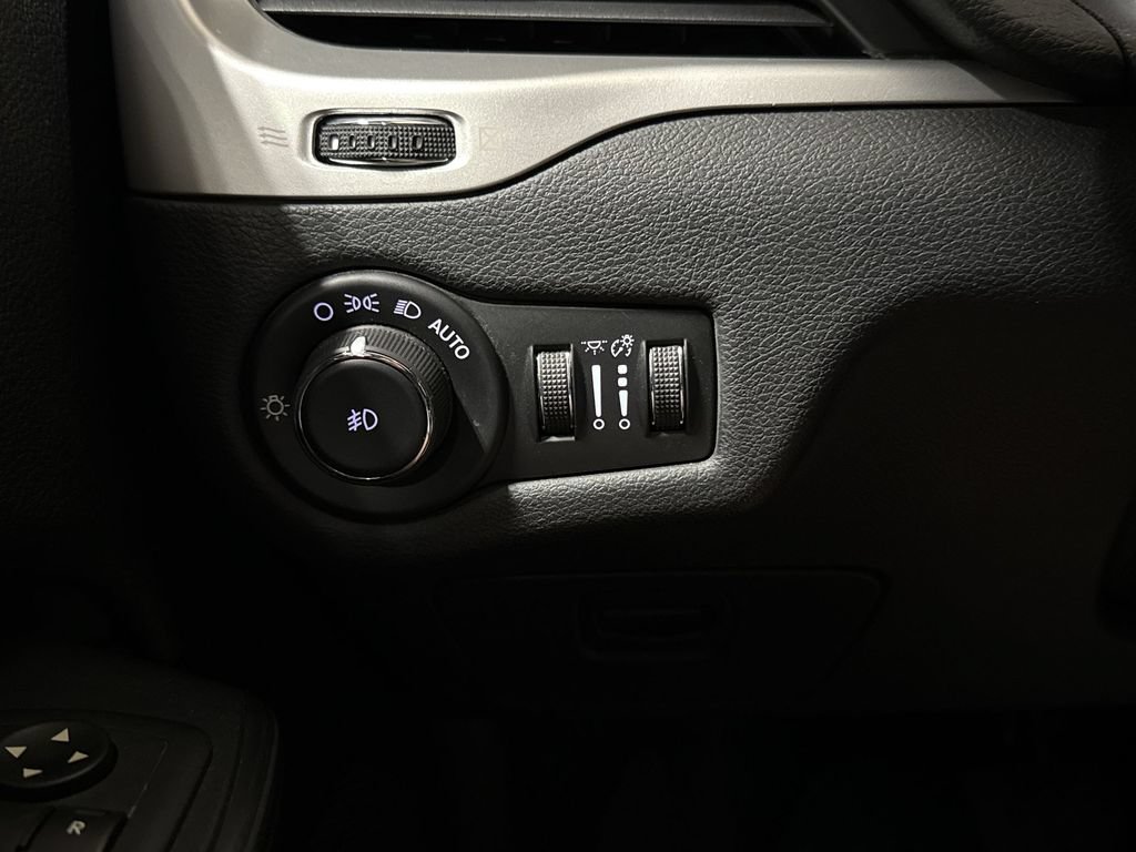 Used 2016 Jeep Cherokee Trailhawk AWD/4WD image 19