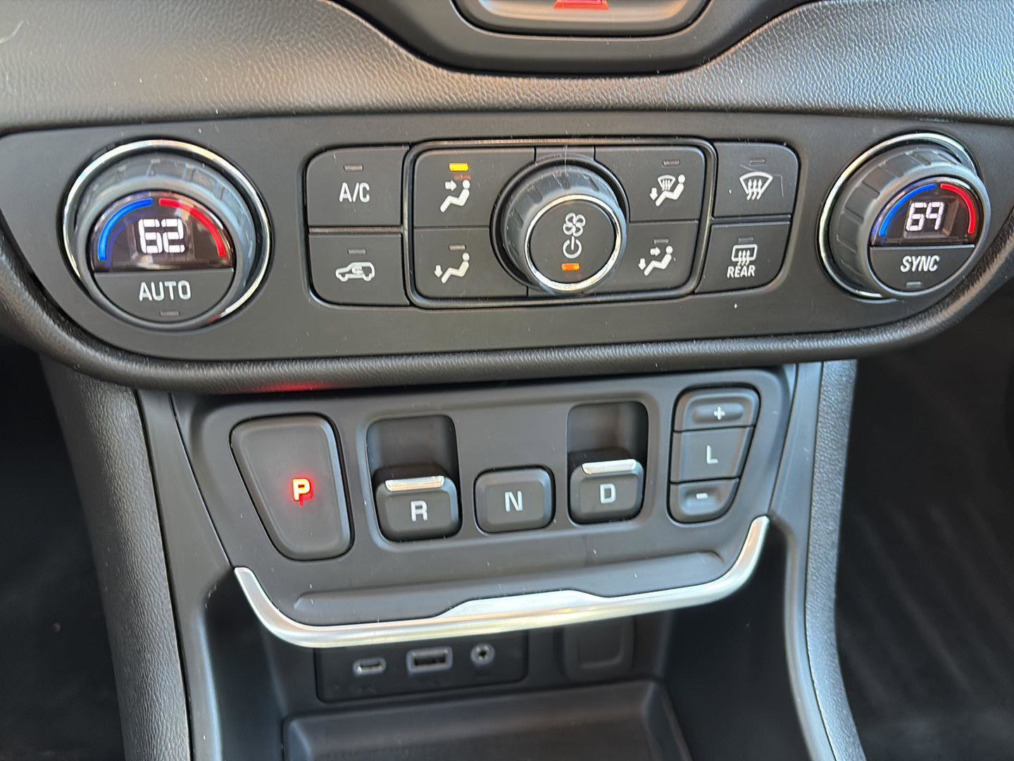 Used 2020 GMC Terrain SLT w/ Preferred Package image 22