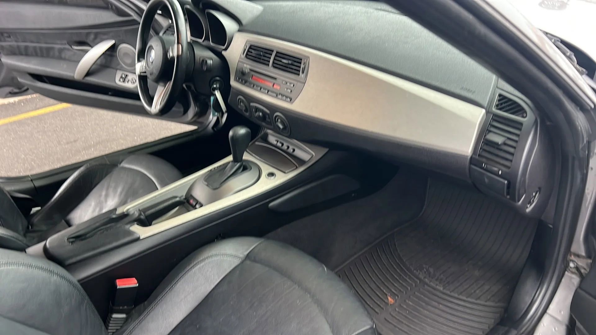 Used 2004 BMW Z4 2.5i image 24