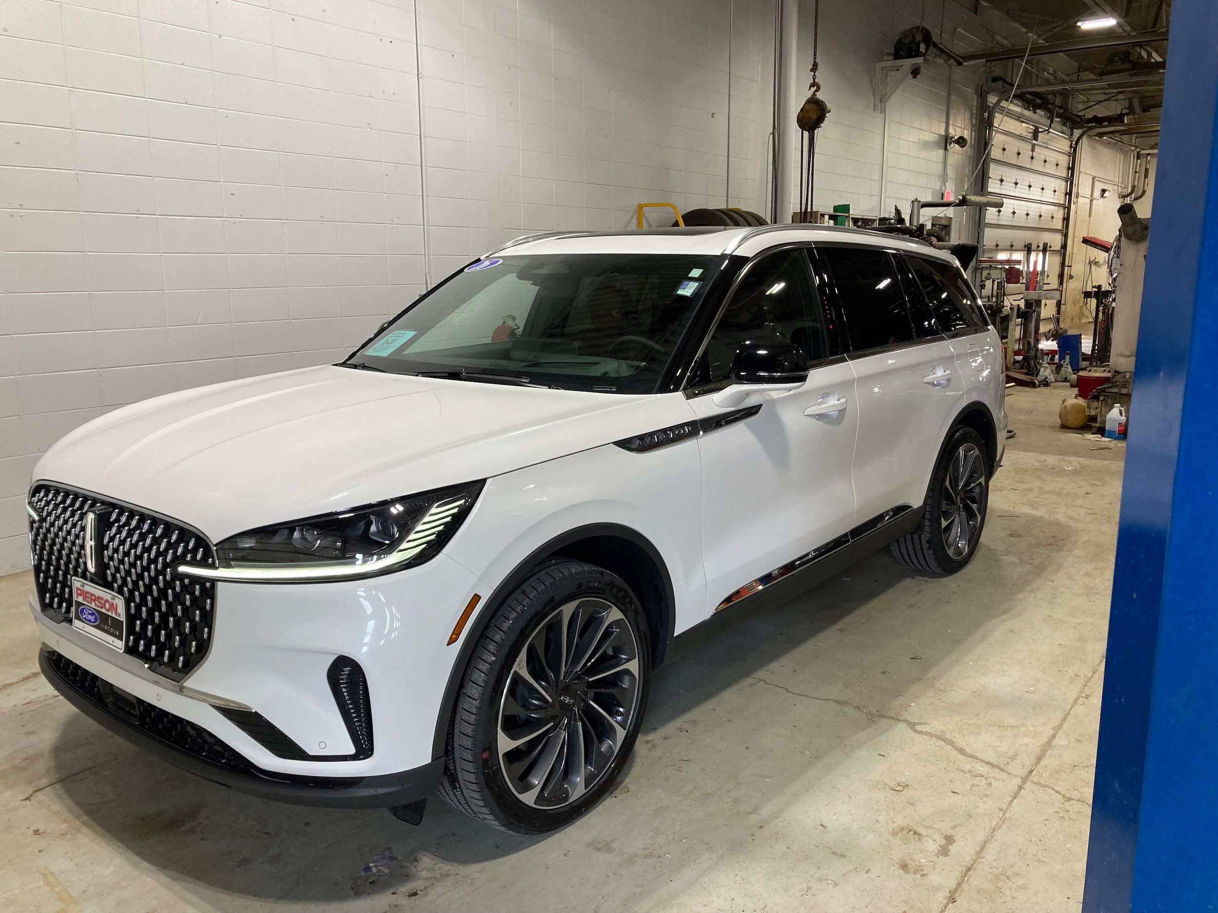 Used 2026 Lincoln Aviator Reserve AWD/4WD image 1