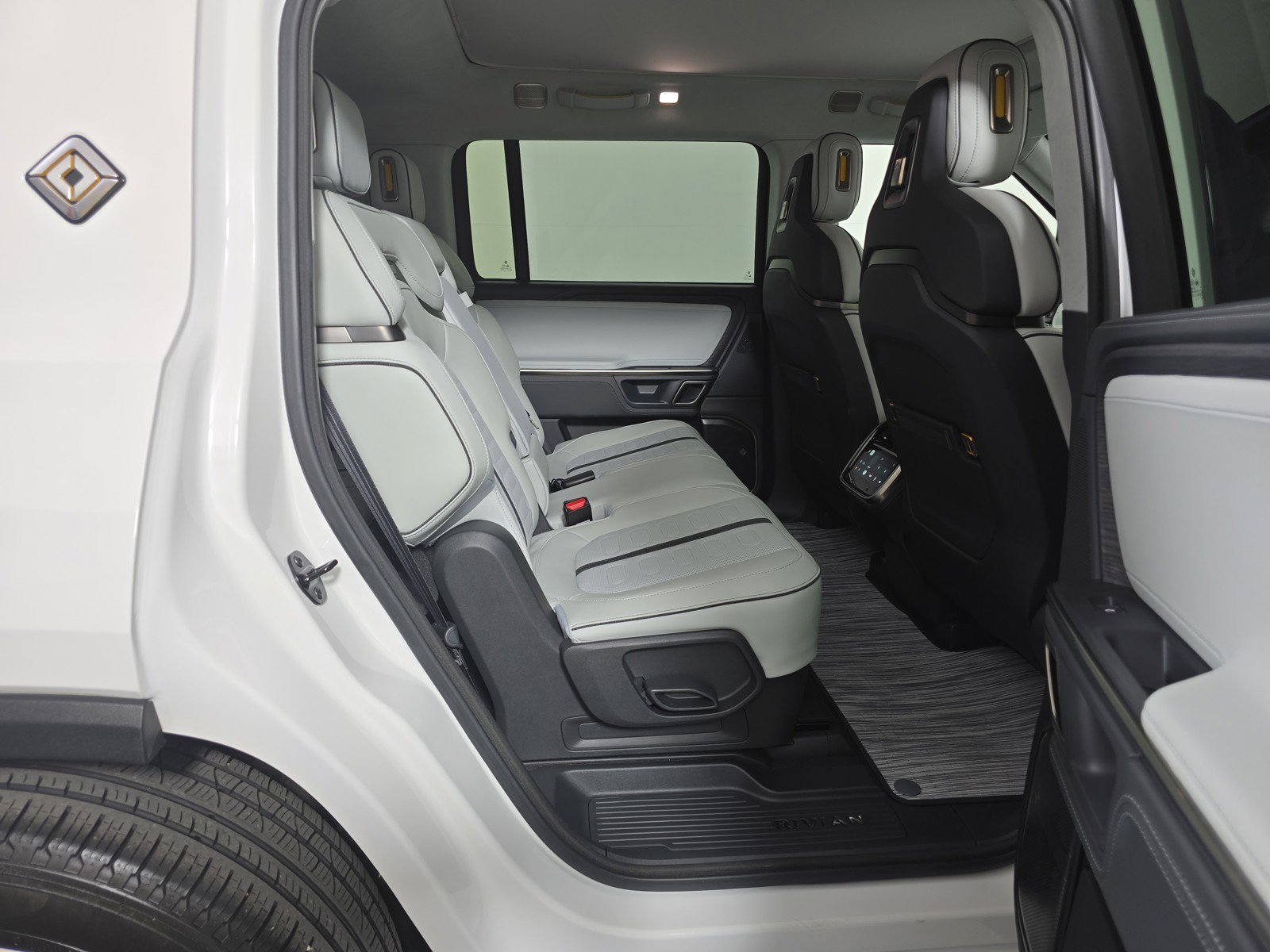 Used 2024 Rivian R1S Adventure AWD/4WD image 23