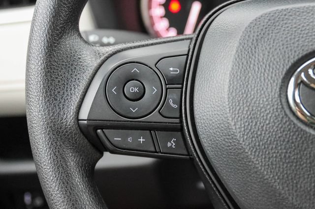 Used 2025 Toyota RAV4 XLE FWD image 44