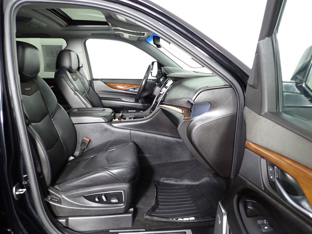 Used 2016 Cadillac Escalade Premium image 40