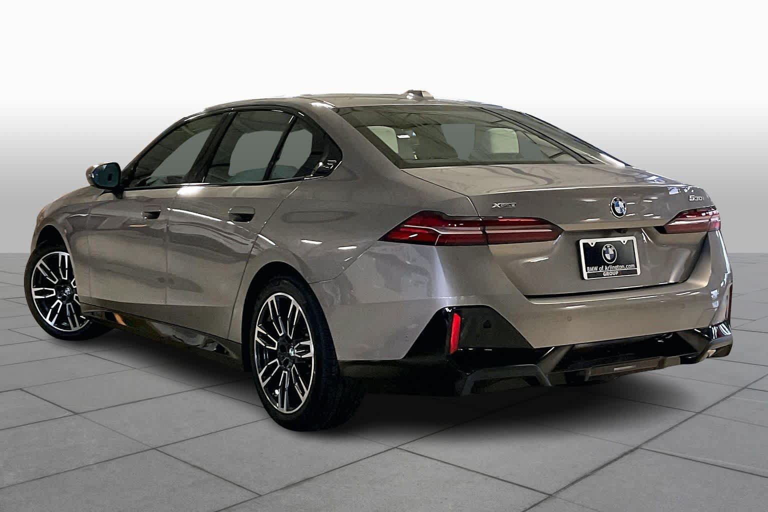 Used 2026 BMW 530i xDrive w/ M Sport Package AWD/4WD image 12