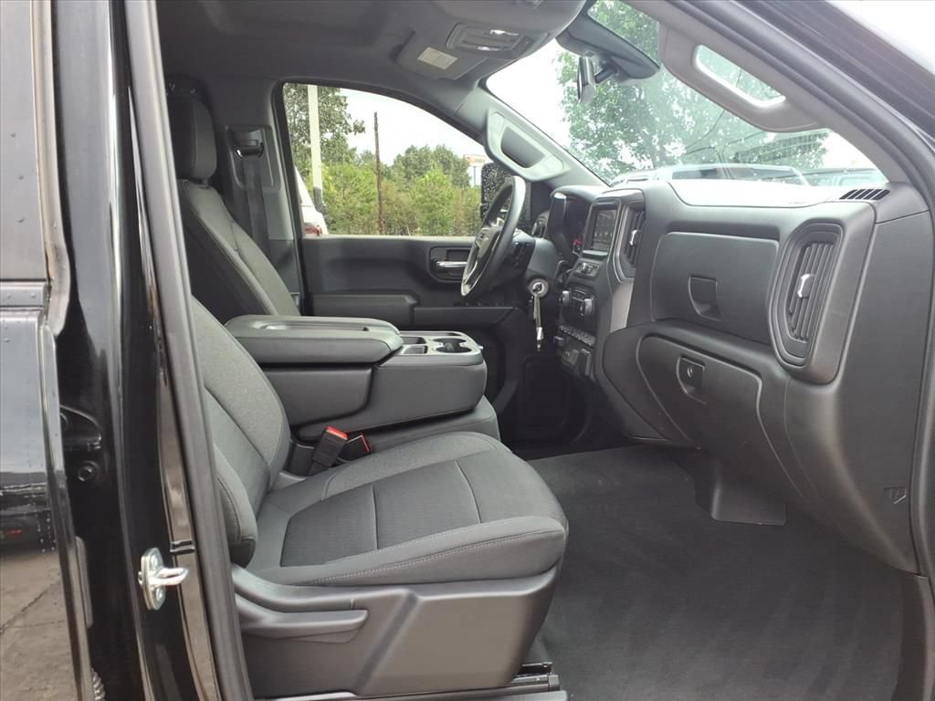 Used 2023 Chevrolet Silverado 2500 Custom w/ Custom Value Package AWD/4WD image 17
