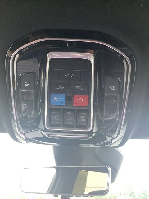 Certified 2021 Jeep Grand Cherokee L Overland w/ Luxury Tech Group IV AWD/4WD image 33