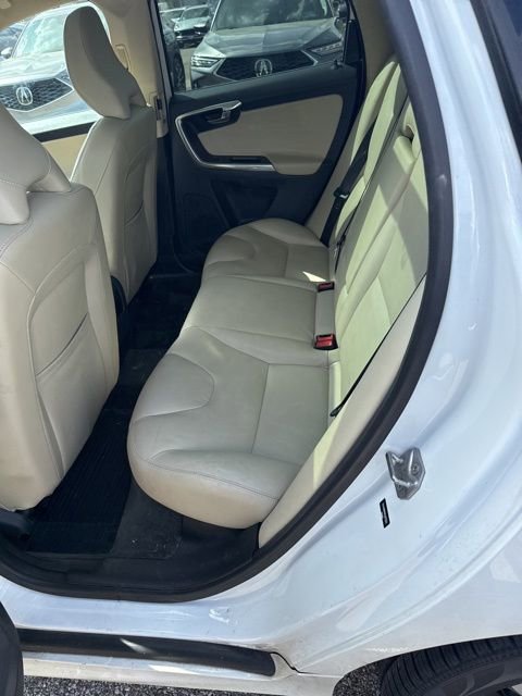 Used 2016 Volvo XC60 T6 Platinum image 7