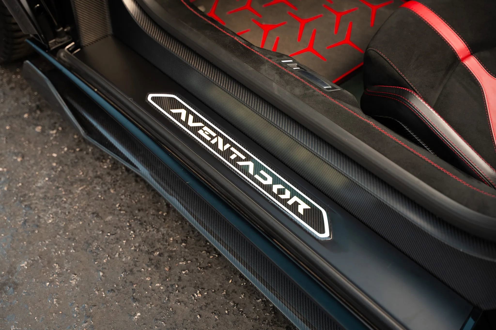 Used 2021 Lamborghini Aventador SVJ AWD/4WD image 13