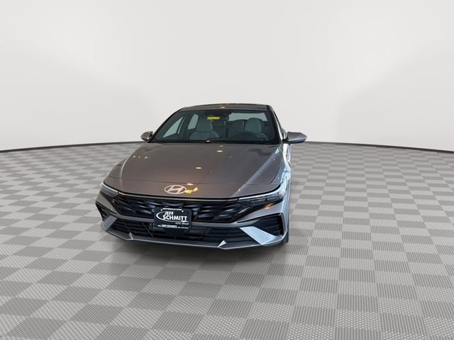 Used 2025 Hyundai Elantra Limited image 4