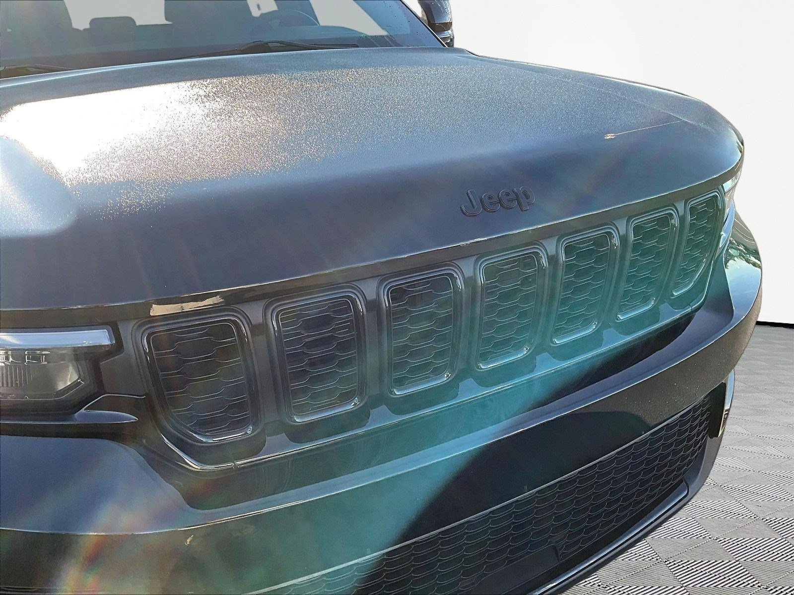 Used 2023 Jeep Grand Cherokee Altitude AWD/4WD image 32